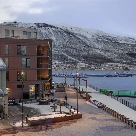 Historic Shipyard Views Vervet Waterfront