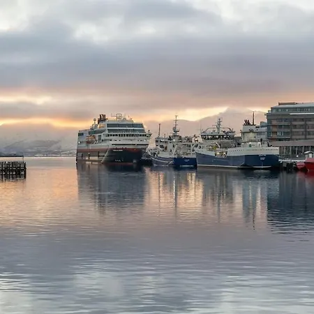 Historic Shipyard Views Vervet Waterfront