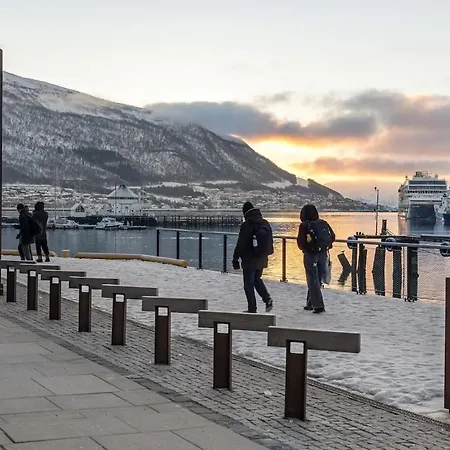 Historic Shipyard Views Vervet Waterfront * Tromsø